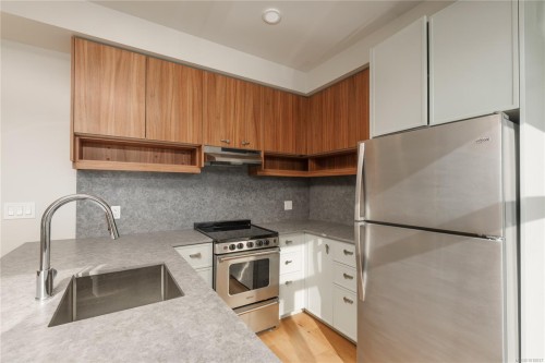 212-629 Speed Ave, Victoria, BC - Indoor Photo Showing Kitchen With Stainless Steel Kitchen With Upgraded Kitchen