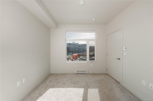 212-629 Speed Ave, Victoria, BC - Indoor Photo Showing Other Room