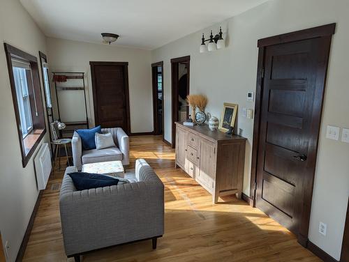 Boudoir - 18A Av. Du Golf, Pointe-Claire, QC - Indoor Photo Showing Other Room