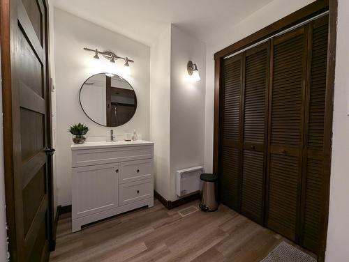 Salle de bains - 18A Av. Du Golf, Pointe-Claire, QC - Indoor Photo Showing Bathroom