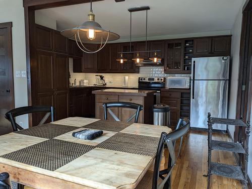 Coin-repas - 18A Av. Du Golf, Pointe-Claire, QC - Indoor