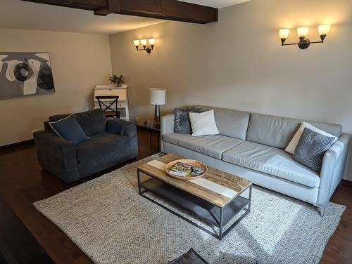 Salon - 18A Av. Du Golf, Pointe-Claire, QC - Indoor Photo Showing Living Room