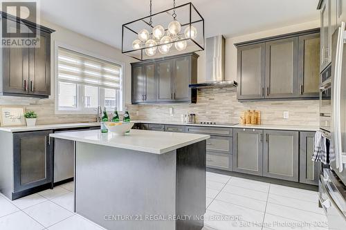 30 Albert Spencer Avenue, Caledon, ON - Indoor Photo Showing Kitchen With Upgraded Kitchen