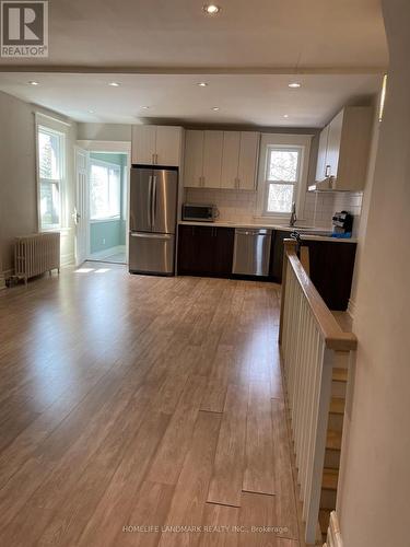 Upper - 186 Kingston Road, Toronto, ON - Indoor Photo Showing Kitchen
