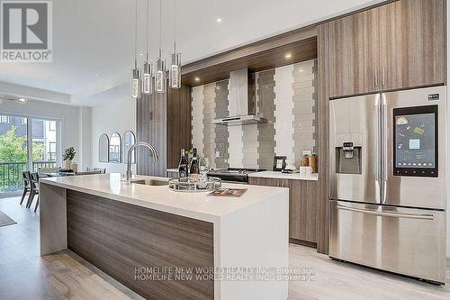 25 Sydney Circle, Vaughan, ON - Indoor Photo Showing Kitchen With Upgraded Kitchen