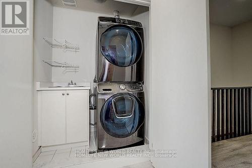25 Sydney Circle, Vaughan, ON - Indoor Photo Showing Laundry Room