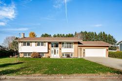 509 Av. Couillard  Coaticook, QC J1A 1S7
