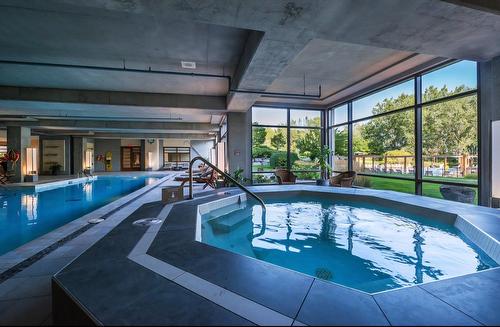 Pool - 205-200 Av. Des Sommets, Montréal (Verdun/Île-Des-Soeurs), QC - Indoor Photo Showing Other Room With In Ground Pool