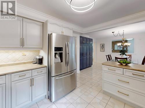 258 Westmount Boulevard, Vaughan, ON - Indoor Photo Showing Kitchen