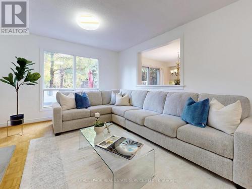 258 Westmount Boulevard, Vaughan, ON - Indoor Photo Showing Living Room