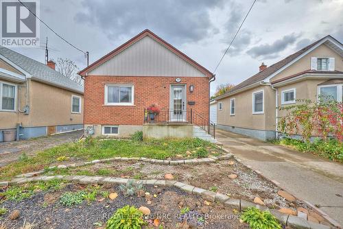 Thoughtfully renovated, neutral decor - 10 Fairburn Avenue, St. Catharines (Burleigh Hill), ON - Outdoor
