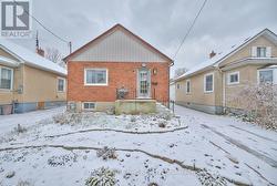 Thoughtfully renovated, neutral decor - 