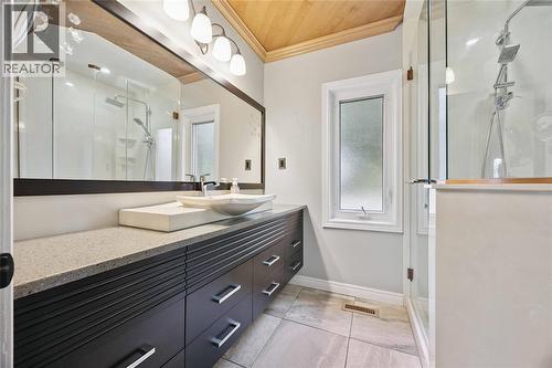 1866 Blackwell Road, Sarnia, ON - Indoor Photo Showing Bathroom