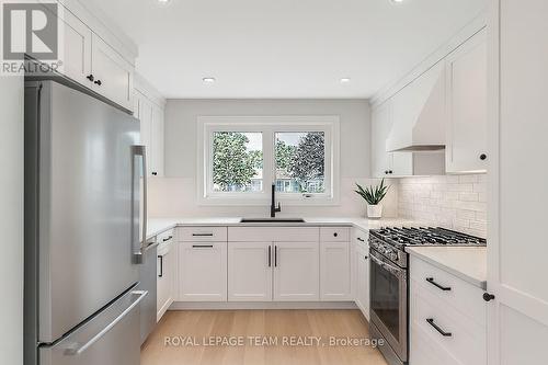 1119 Firefly Lane, Ottawa, ON - Indoor Photo Showing Kitchen With Upgraded Kitchen