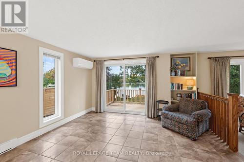 1119 Firefly Lane, Ottawa, ON - Indoor Photo Showing Living Room