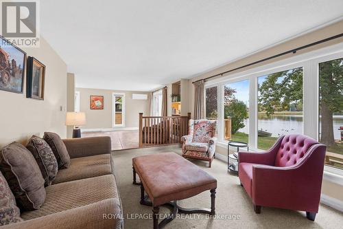 1119 Firefly Lane, Ottawa, ON - Indoor Photo Showing Living Room