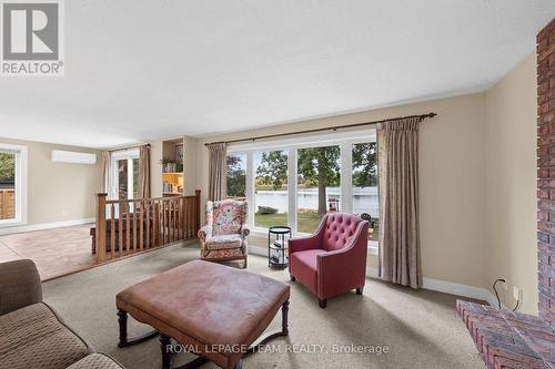 1119 Firefly Lane, Ottawa, ON - Indoor Photo Showing Living Room