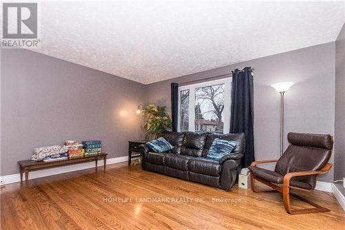 727 Hewson Drive, Pickering, ON - Indoor Photo Showing Living Room