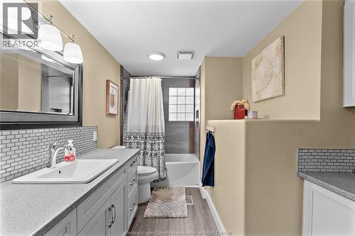 100 Argyle Crescent, Chatham, ON - Indoor Photo Showing Bathroom
