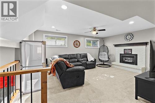 100 Argyle Crescent, Chatham, ON - Indoor With Fireplace