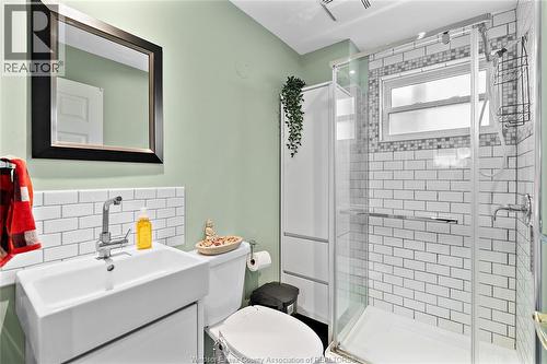 100 Argyle Crescent, Chatham, ON - Indoor Photo Showing Bathroom