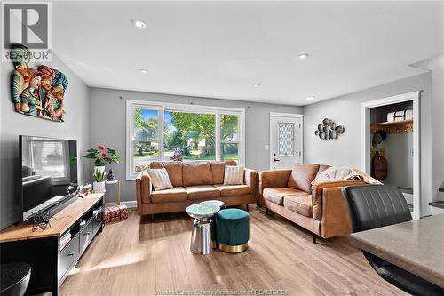 100 Argyle Crescent, Chatham, ON - Indoor Photo Showing Living Room