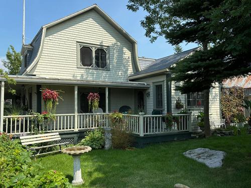 Façade - 9 Av. Chassé, Kamouraska, QC - Outdoor With Deck Patio Veranda
