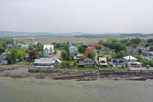 Bord de l'eau - 9 Av. Chassé, Kamouraska, QC - Outdoor With View