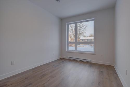 Chambre à coucher - 304-2010 Rue De Chambly, Saint-Bruno-De-Montarville, QC - Indoor Photo Showing Other Room