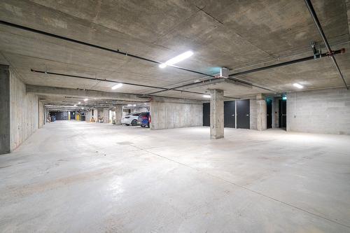 Garage - 304-2010 Rue De Chambly, Saint-Bruno-De-Montarville, QC - Indoor Photo Showing Garage