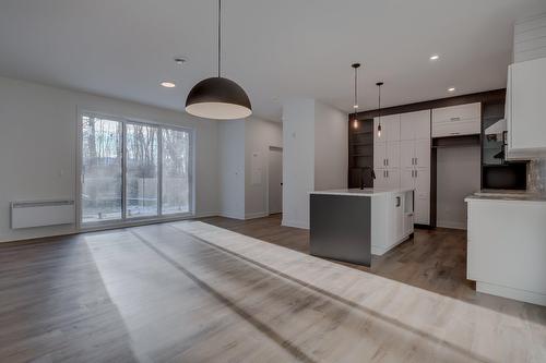 Salle à manger - 304-2010 Rue De Chambly, Saint-Bruno-De-Montarville, QC - Indoor Photo Showing Kitchen