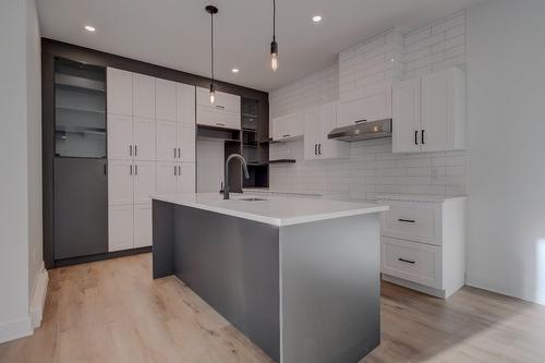 Cuisine - 304-2010 Rue De Chambly, Saint-Bruno-De-Montarville, QC - Indoor Photo Showing Kitchen With Upgraded Kitchen