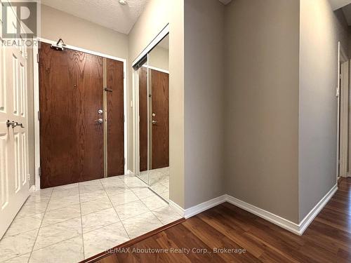 Main Foyer with mirrored double closets - 406 - 2511 Lakeshore Road W, Oakville (Br Bronte), ON - Indoor Photo Showing Other Room