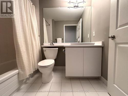 Main 4 piece bath - 406 - 2511 Lakeshore Road W, Oakville (Br Bronte), ON - Indoor Photo Showing Bathroom