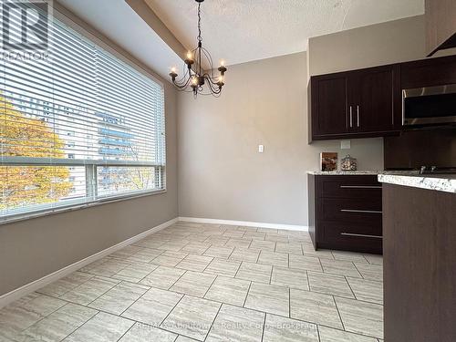 Spacious Breakfast area - 406 - 2511 Lakeshore Road W, Oakville (Br Bronte), ON - Indoor