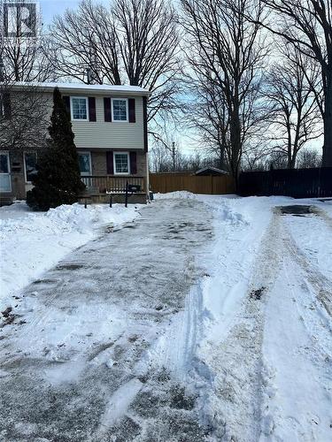 124 FAIRVIEW PLACE  Sarnia, ON N7S 4E1