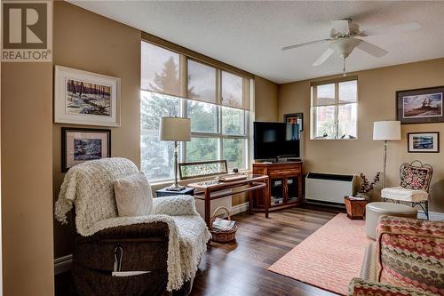 2000 Regent Street Unit# 101, Sudbury, ON - Indoor Photo Showing Living Room