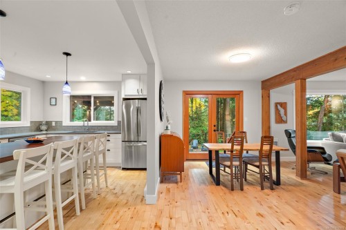 1409 Hillgrove Rd, North Saanich, BC 