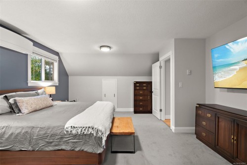 1409 Hillgrove Rd, North Saanich, BC 