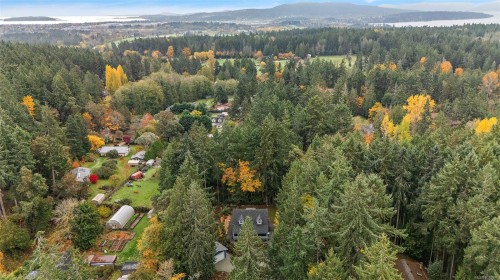 1409 Hillgrove Rd, North Saanich, BC 