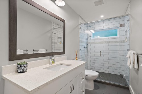 1409 Hillgrove Rd, North Saanich, BC 