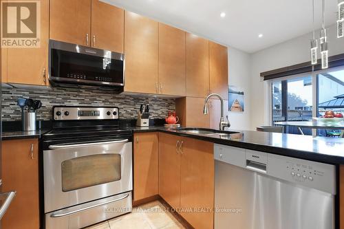104 Streamside Crescent, Ottawa, ON - Indoor Photo Showing Kitchen