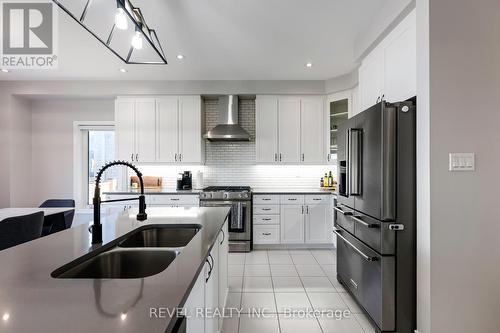 693 Mcmullen Street, Shelburne, ON - Indoor Photo Showing Kitchen With Stainless Steel Kitchen With Double Sink With Upgraded Kitchen