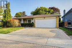 6 NORHEAD AVENUE  Toronto, ON M1S 2X6