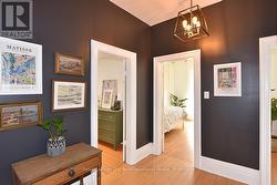 Dark walls are now a more neutral beige - 