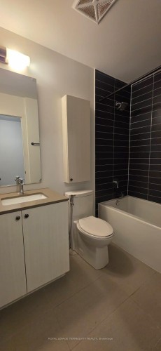 529-2799 Kingston Road, Toronto, ON - Indoor Photo Showing Bathroom