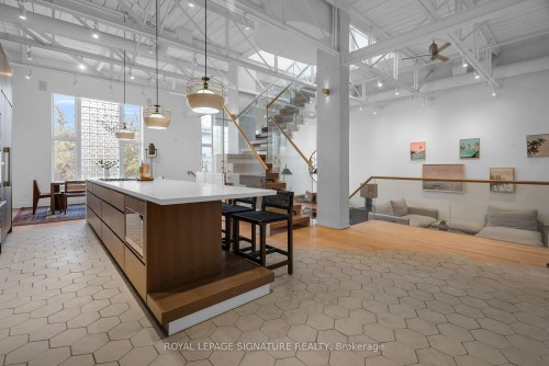 209-676 Richmond Street W, Toronto, ON - Indoor Photo Showing Other Room