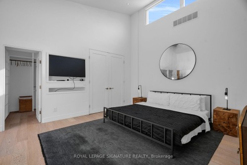 209-676 Richmond Street W, Toronto, ON - Indoor Photo Showing Bedroom