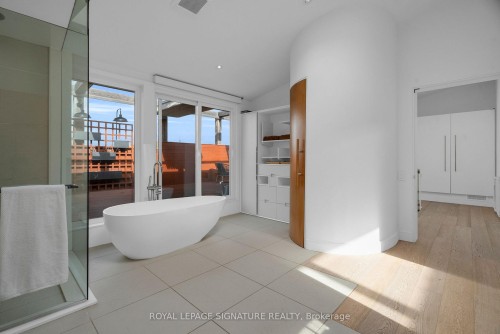 209-676 Richmond Street W, Toronto, ON - Indoor Photo Showing Bathroom