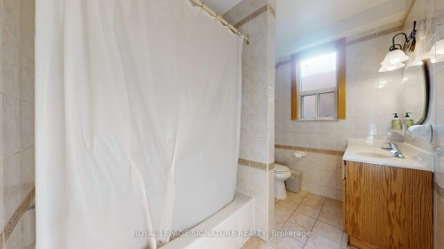 Upper-189 Beatrice Street, Toronto, ON - Indoor Photo Showing Bathroom